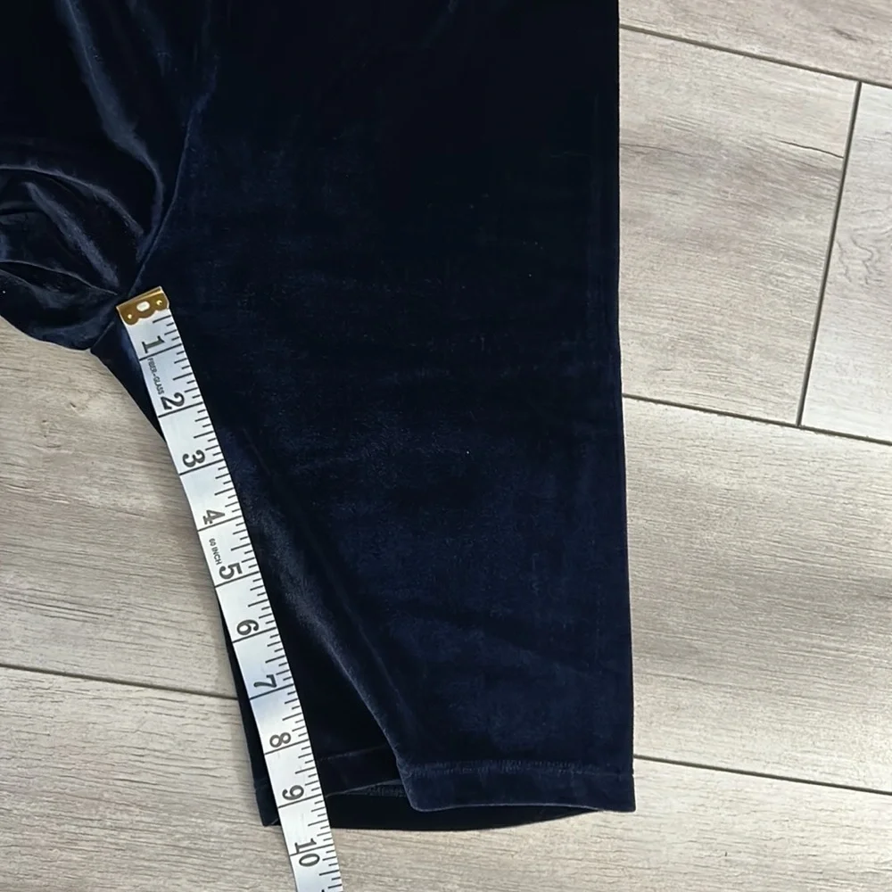 Fabletics high waisted velour bike shorts size medium navy